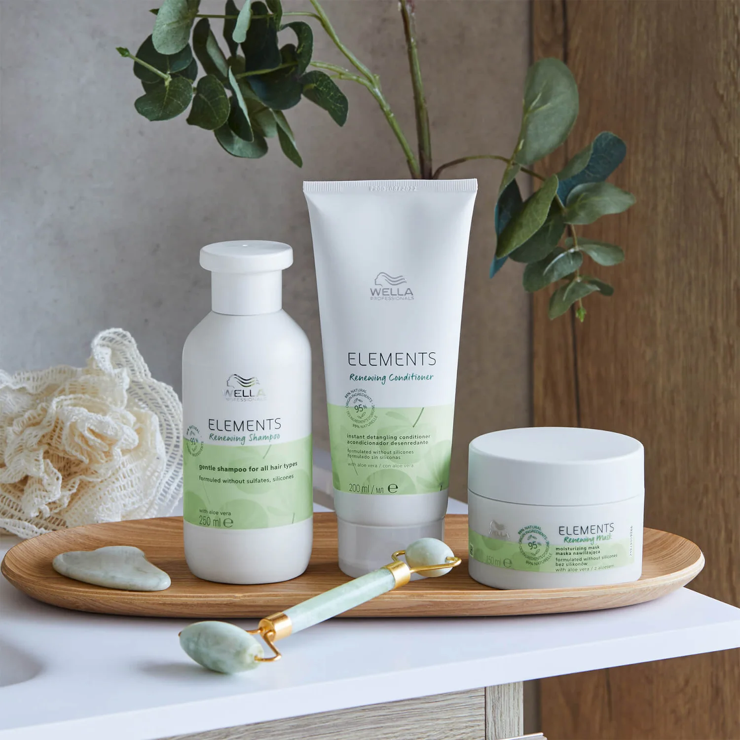 Wella Professionals Care Elements Lightweight Renewing Conditioner 200ml 7 Wella Professionals Care Elements Lightweight Renewing Conditioner 200ml - Image 5