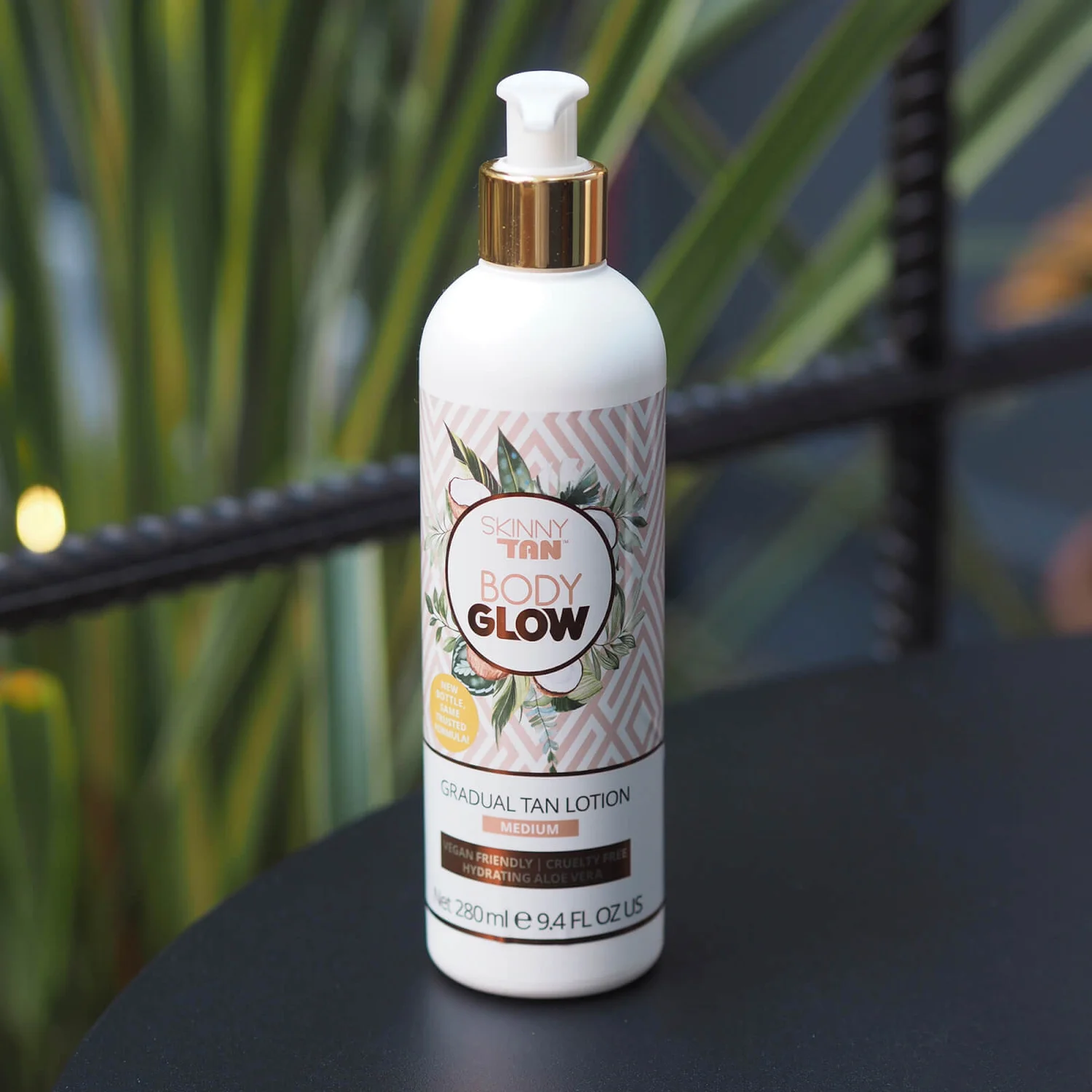Body Glow By SKINNY TAN Medium Lotion 280ml 5 Body Glow By SKINNY TAN Medium Lotion 280ml - Image 3