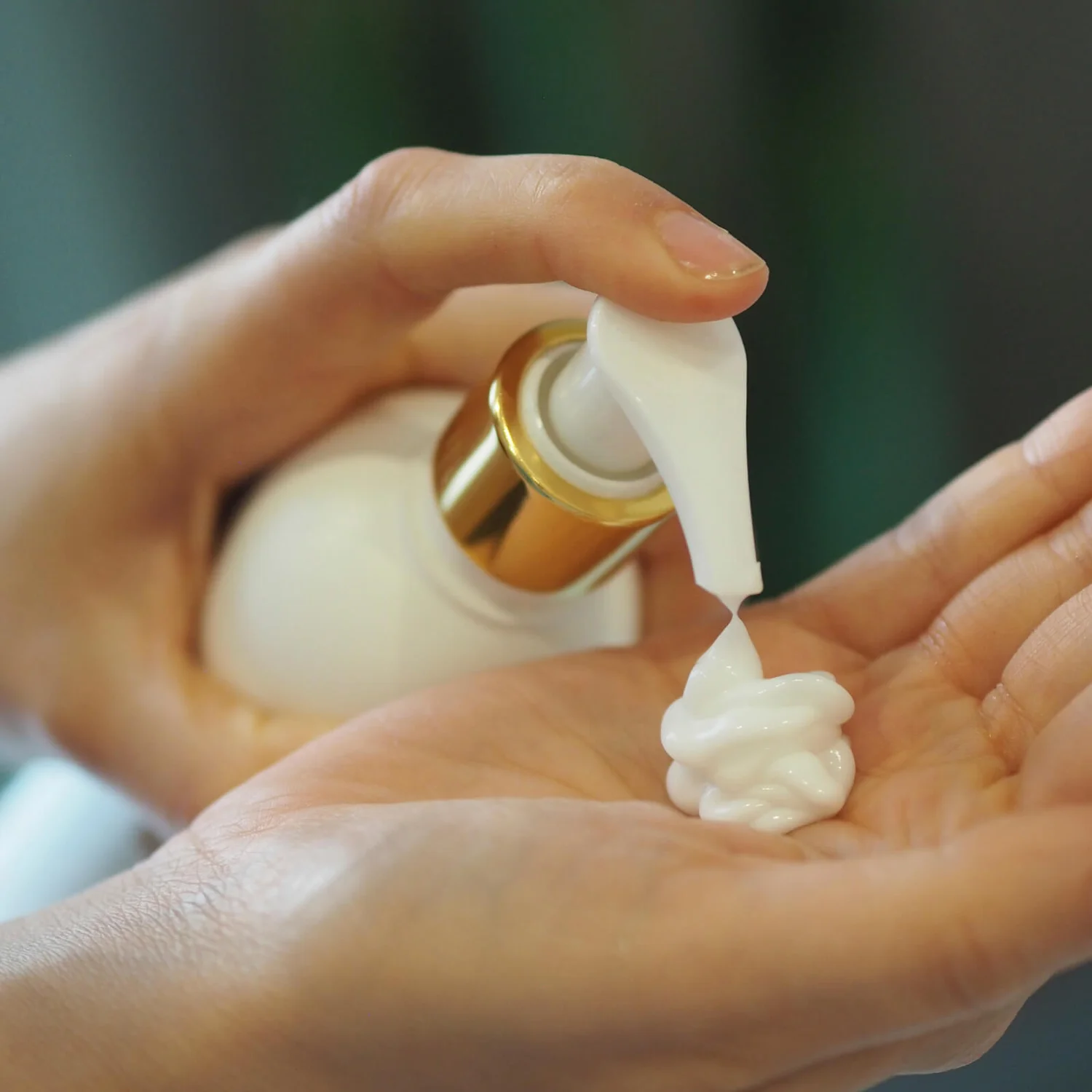 Body Glow By SKINNY TAN Medium Lotion 280ml 4 Body Glow By SKINNY TAN Medium Lotion 280ml - Image 2