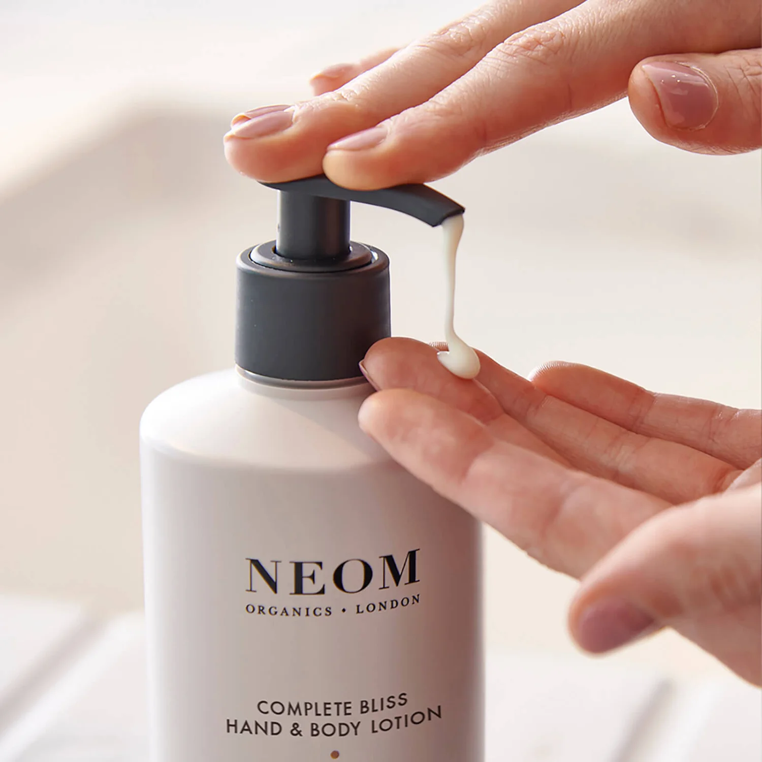 NEOM Complete Bliss Hand And Body Lotion 300ml 7 NEOM Complete Bliss Hand And Body Lotion 300ml - Image 5